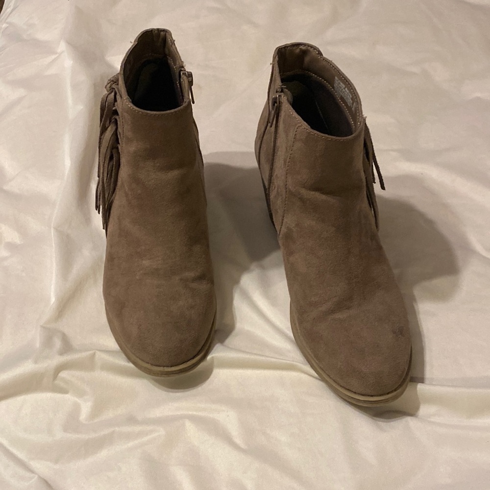 Beige boots with heel